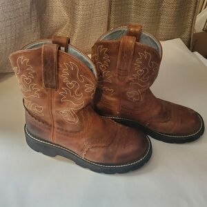 ARIAT FATBOY 7B SHORT BROWN LEATHER COWBOY BOOTS. PULL ON
